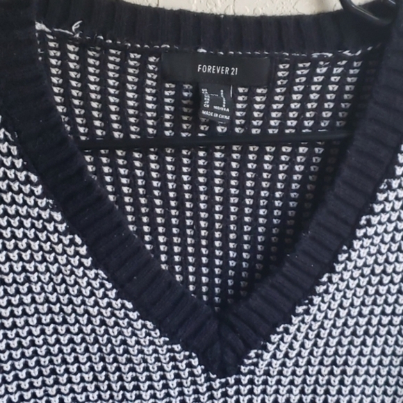 Crop sweater - Picture 2 of 3